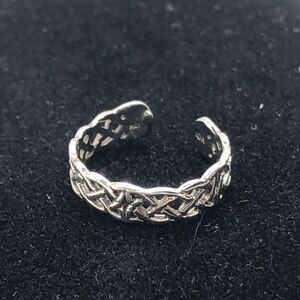 💛 10k White Gold Celtic Ring